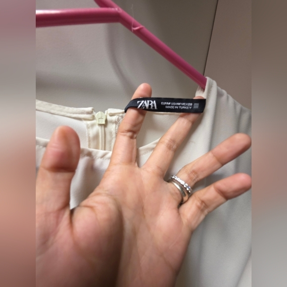 Elegant White Dress - Picture 2 of 3